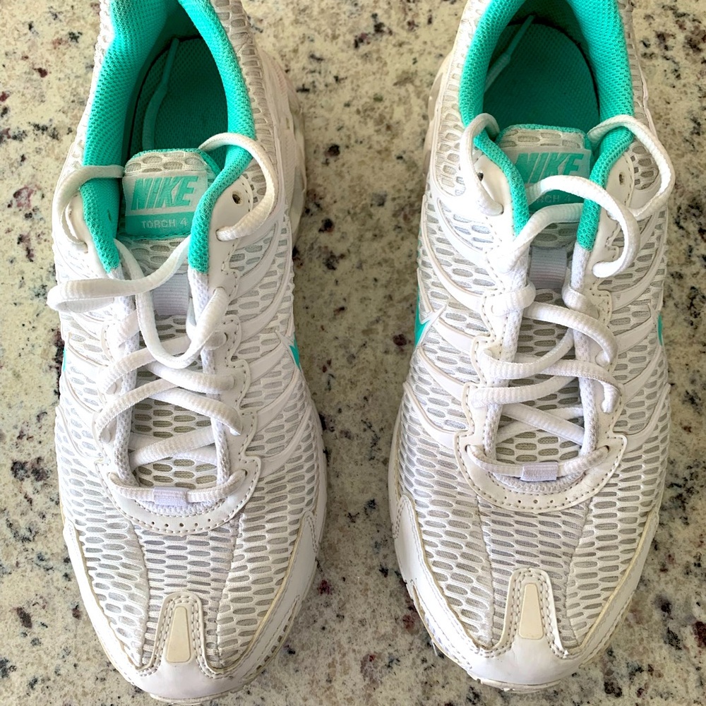 💚NIKE White Sneaker